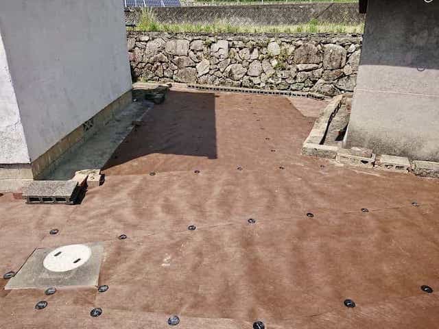 庭の雑草駆除(防草シート)